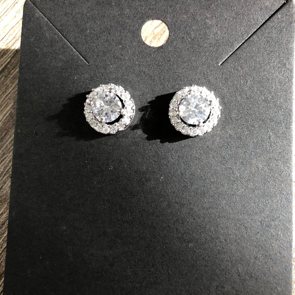 NEW Luxury CZ simulated Diamond Earrings - Picture 2 of 3